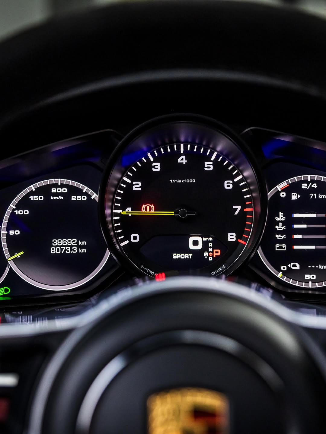 PORSCHE CAYENNE E-HYBRID - Imagem 10