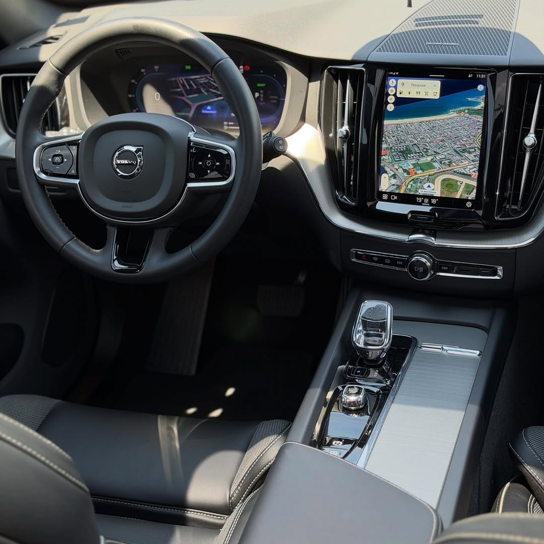 VOLVO XC60 T8 ULTIMATE DARK HYBRID BLINDADO - Imagem 8