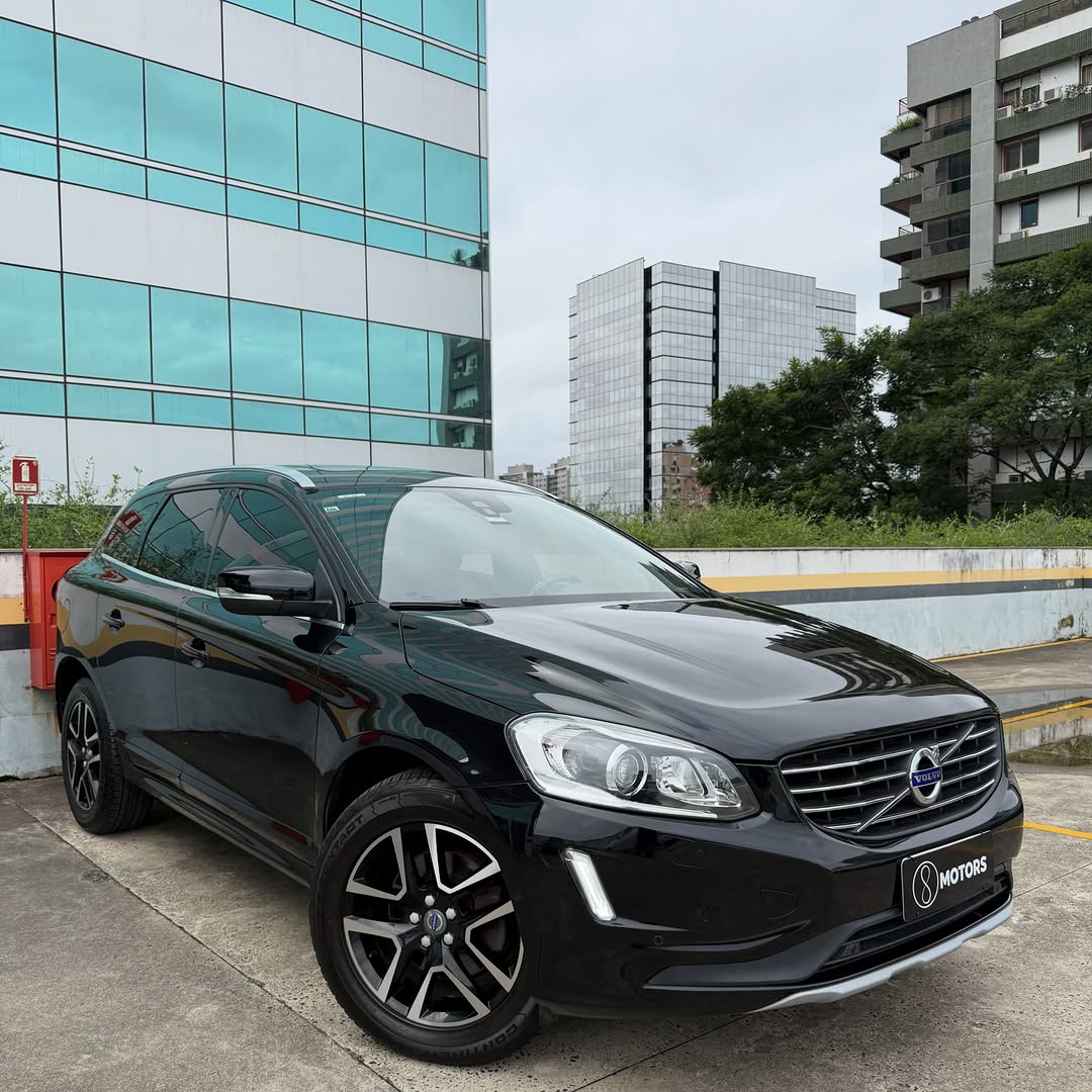 VOLVO XC60 MOMENTUM - Imagem 1