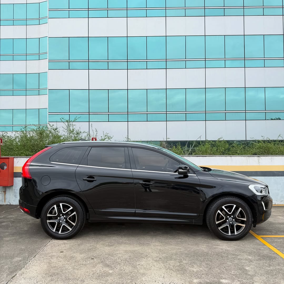 VOLVO XC60 MOMENTUM - Imagem 4