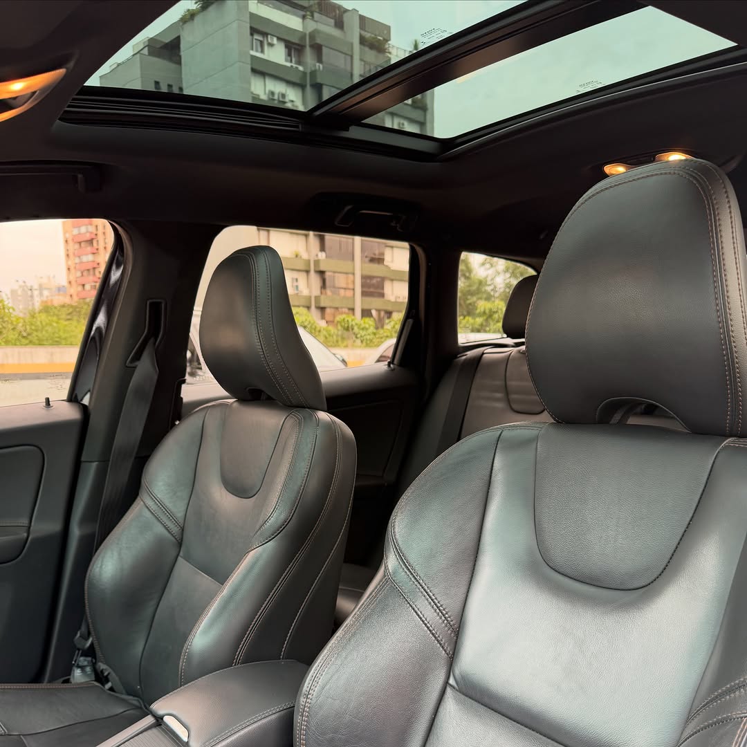 VOLVO XC60 MOMENTUM - Imagem 10
