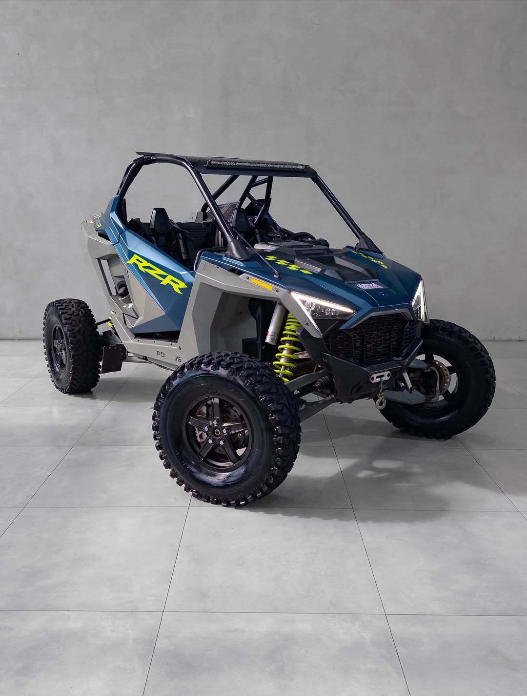 POLARIS RZR TURBO R - Imagem 1