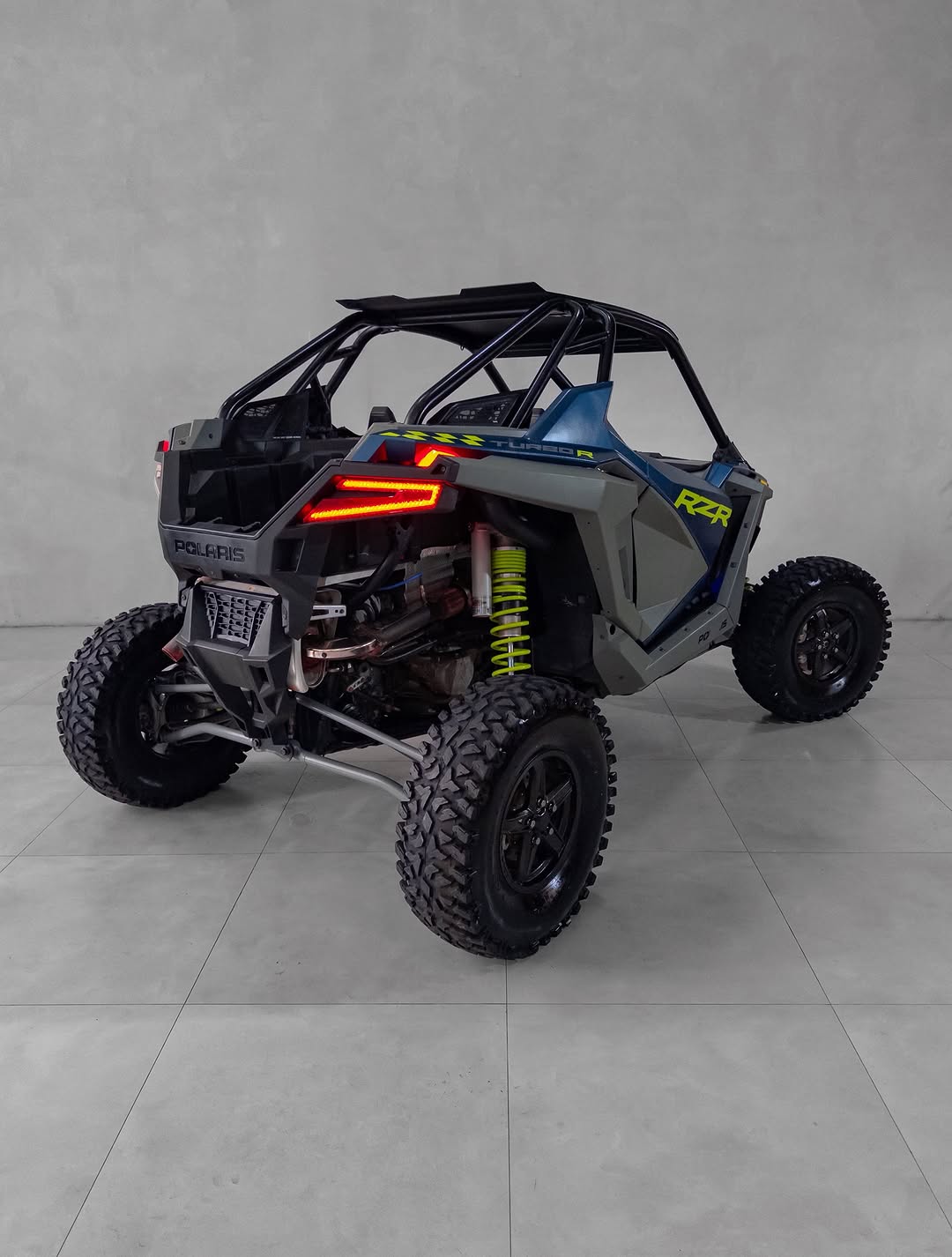 POLARIS RZR TURBO R - Imagem 12