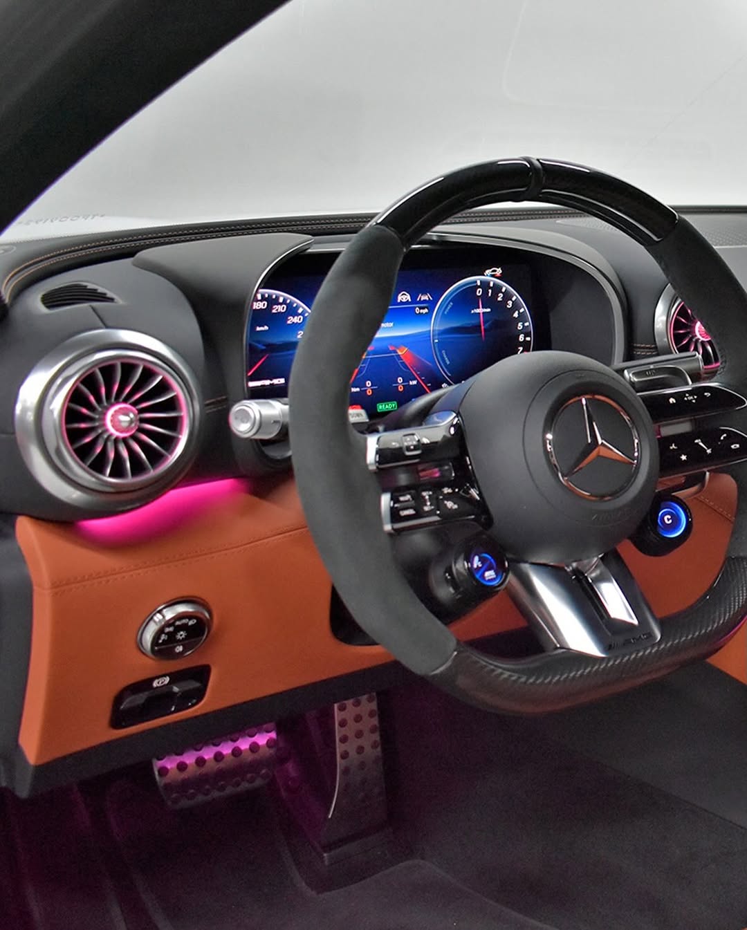 MERCEDES-BENZ GT 63 S AMG E PERFORMANCE - Imagem 4