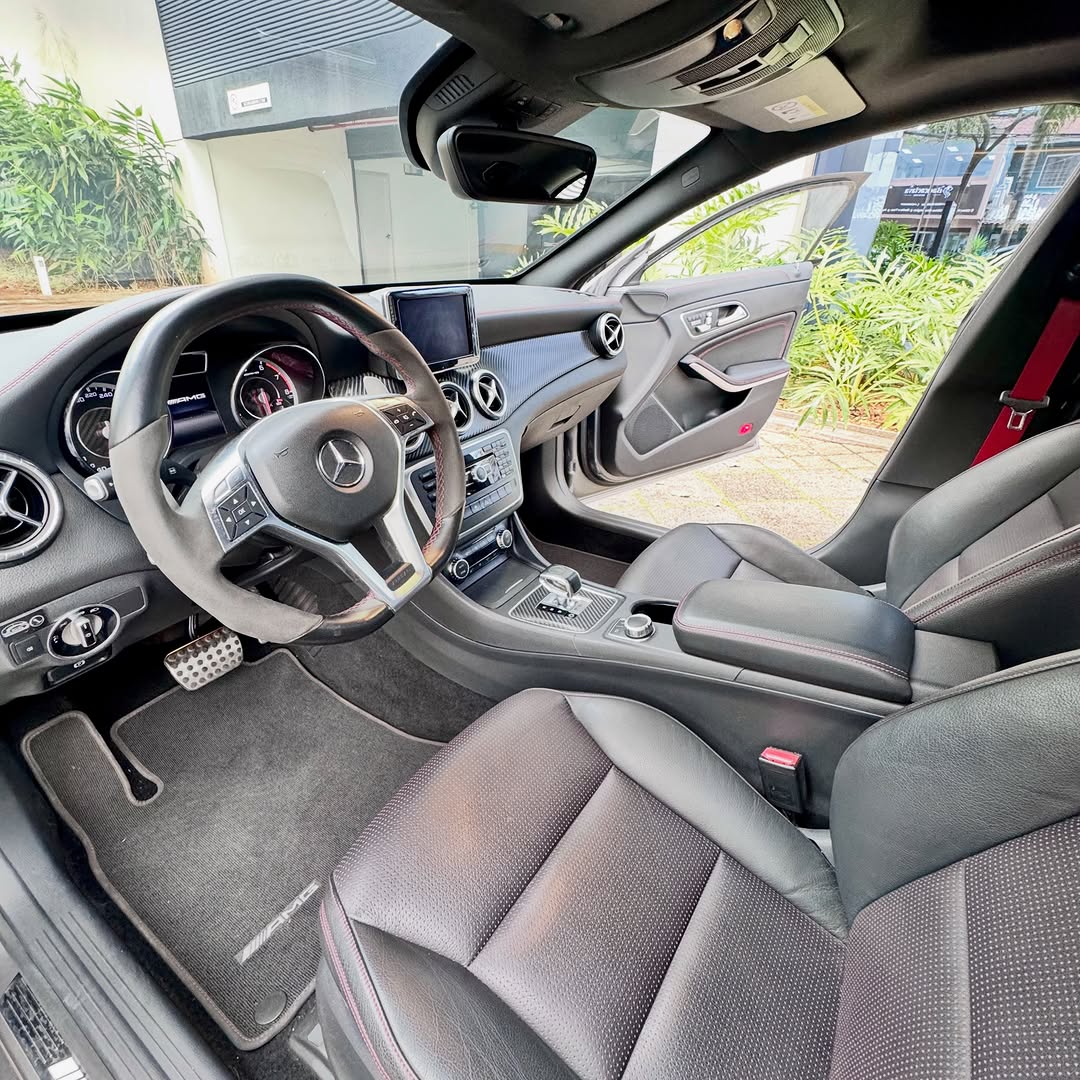 MERCEDES-BENZ CLA 45 AMG - Imagem 8