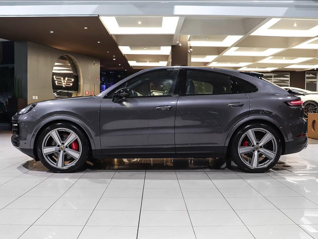 PORSCHE CAYENNE S COUPÉ - Imagem 2