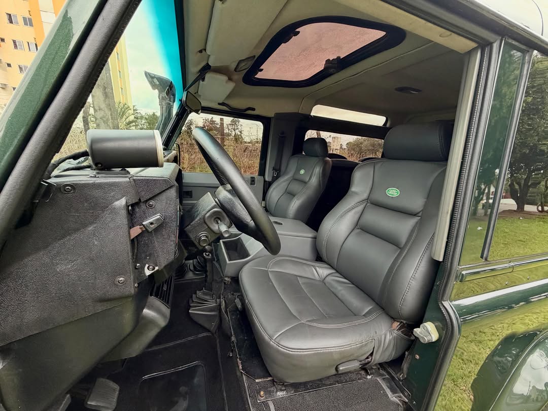 LAND ROVER DEFENDER - Imagem 3