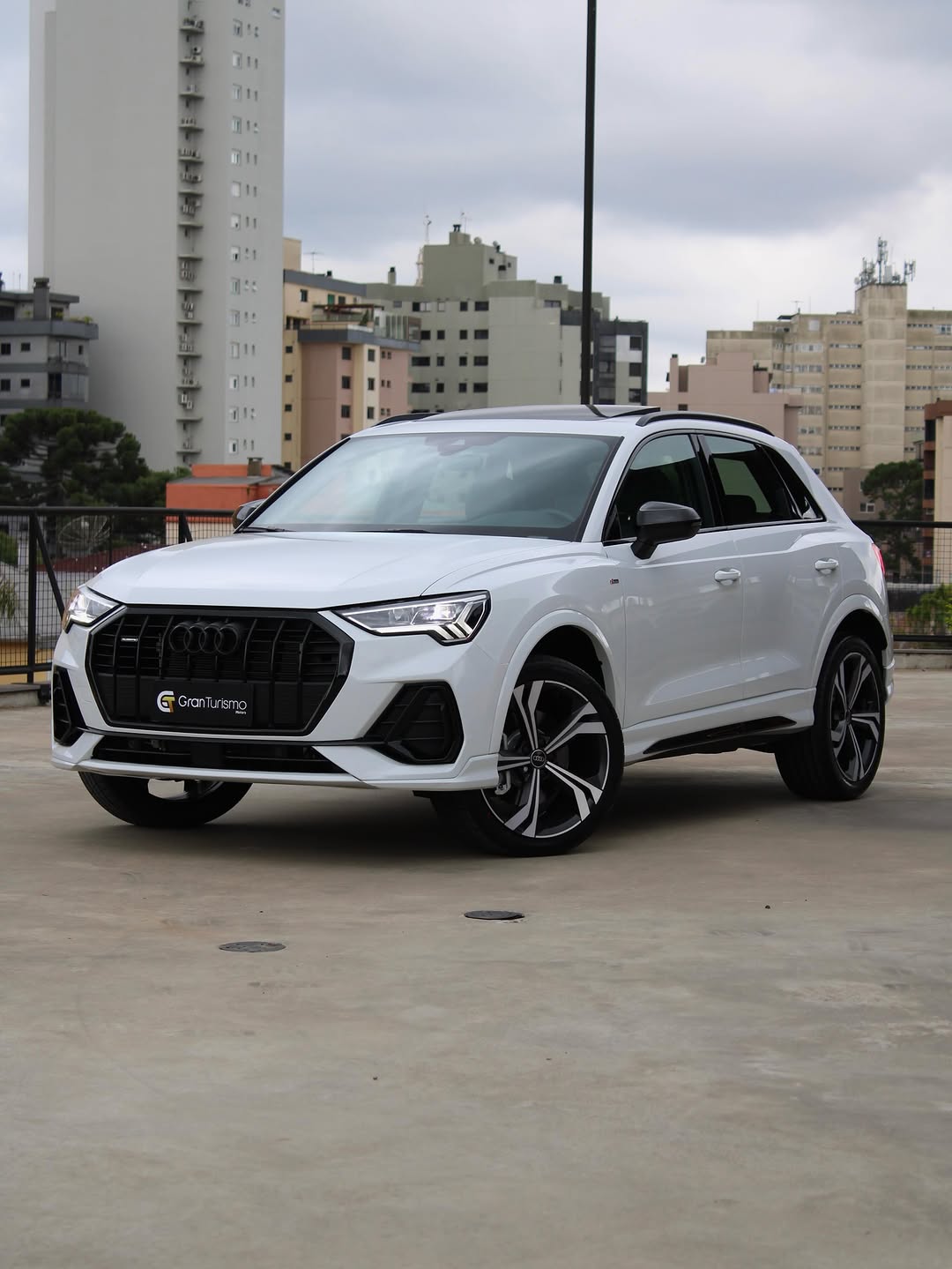 AUDI Q3 PERFORMANCE BLACK PLUS - Imagem 1