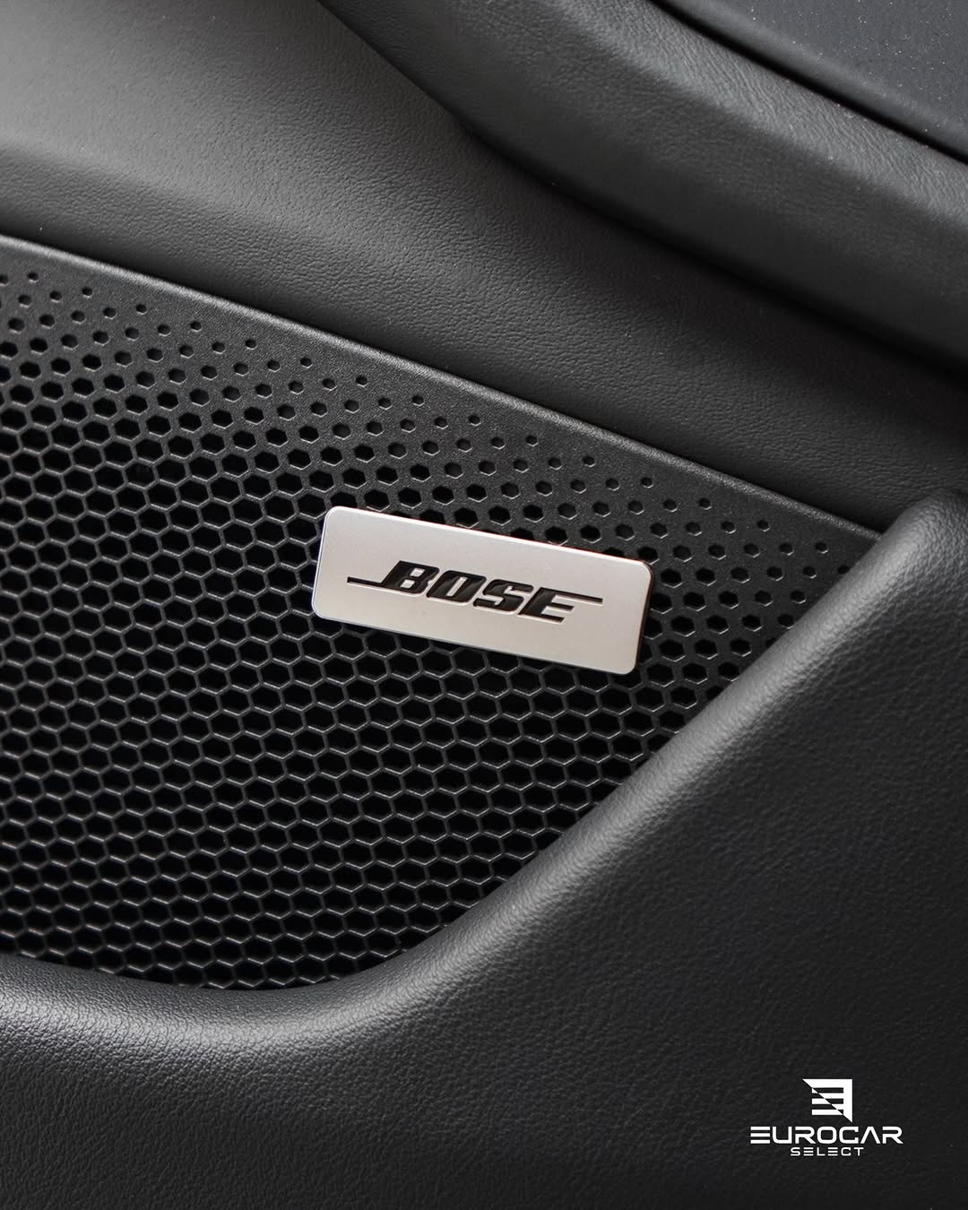 PORSCHE TAYCAN 4S - Imagem 8