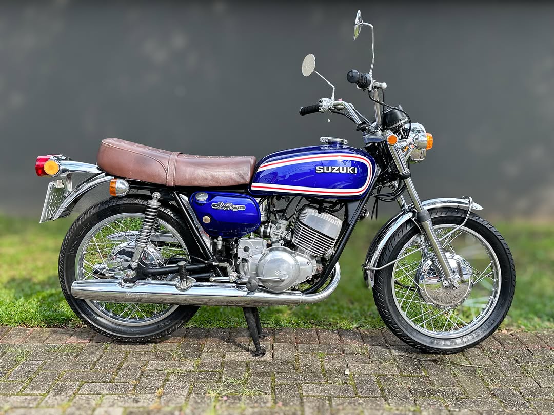 SUZUKI GT 250 - Imagem 1