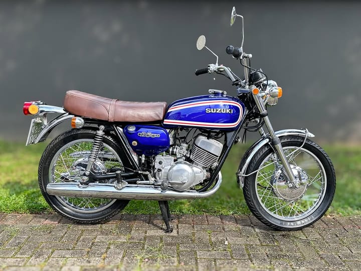 SUZUKI GT 250
