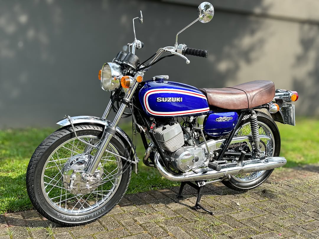 SUZUKI GT 250 - Imagem 4