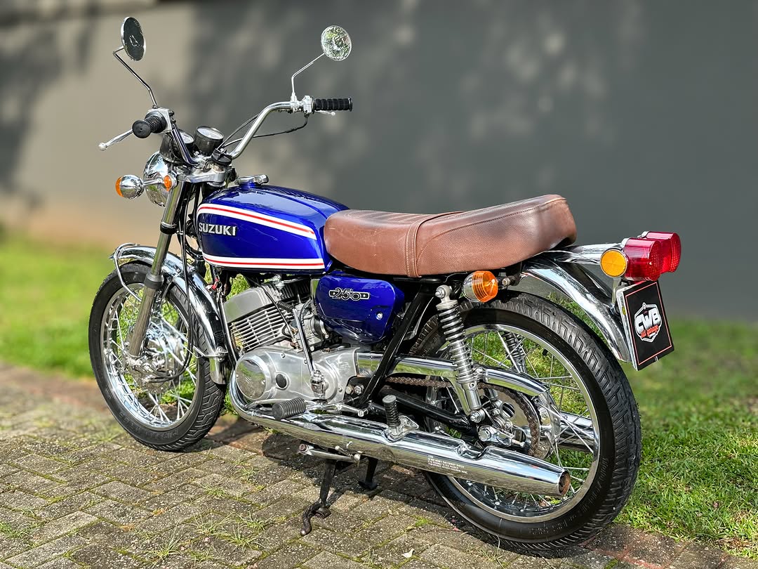 SUZUKI GT 250 - Imagem 5