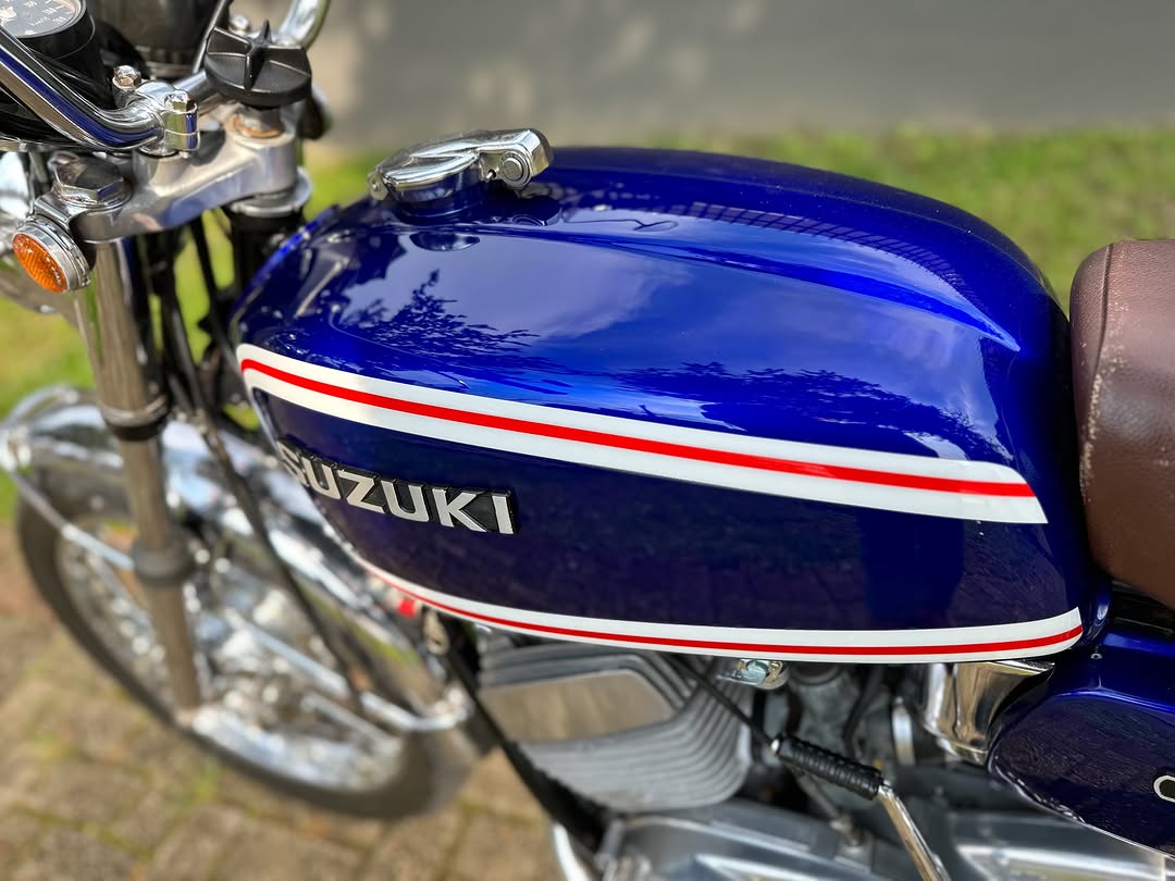 SUZUKI GT 250 - Imagem 8