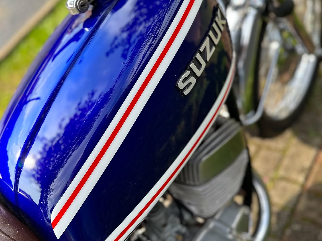 SUZUKI GT 250 - Imagem 10