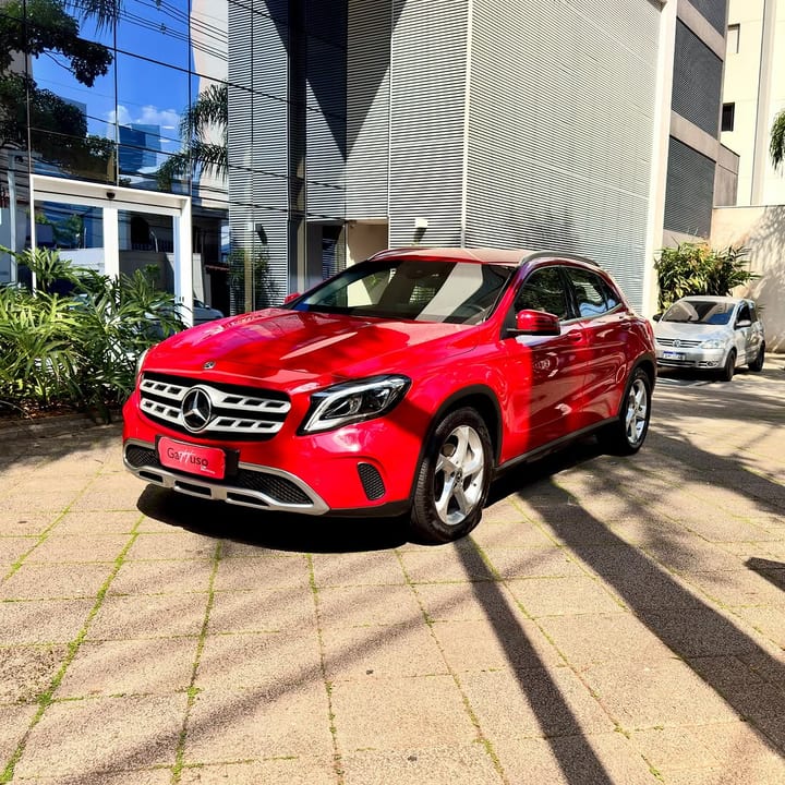 MERCEDES-BENZ GLA 200 ADVAMCE