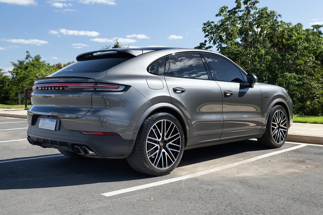 PORSCHE CAYENNE E-HYBRID COUPÉ - Imagem 9