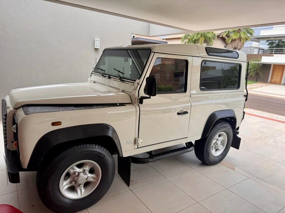 LAND ROVER DEFENDER - Imagem 1