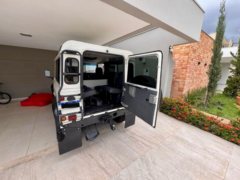 LAND ROVER DEFENDER - Imagem 11
