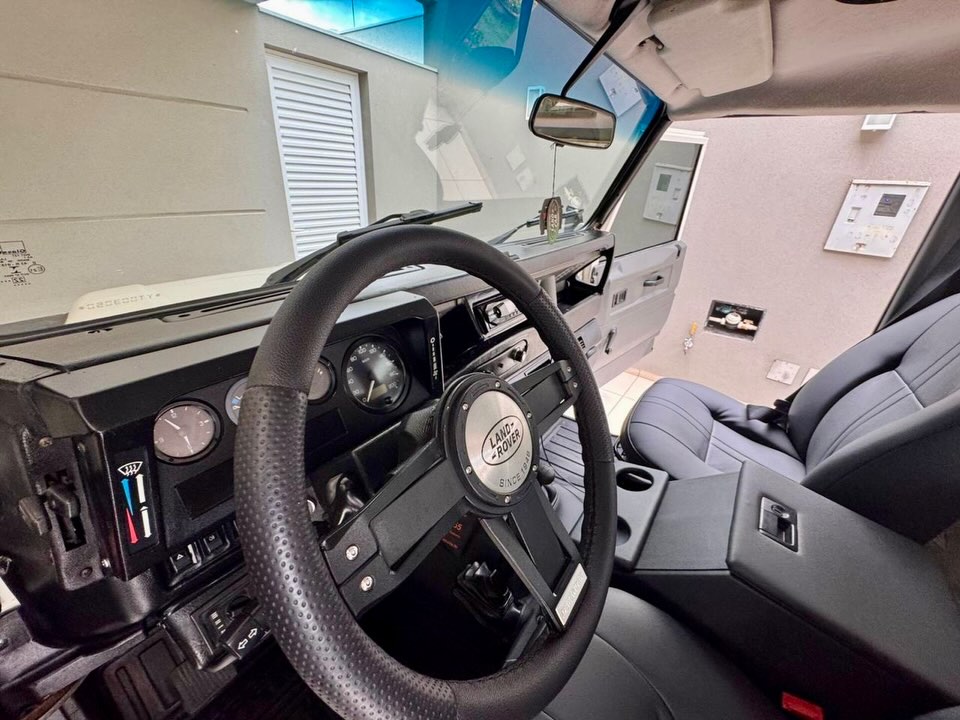 LAND ROVER DEFENDER - Imagem 12
