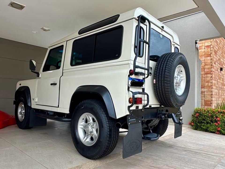 LAND ROVER DEFENDER - Imagem 13