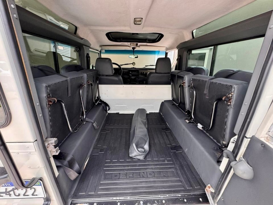 LAND ROVER DEFENDER - Imagem 18
