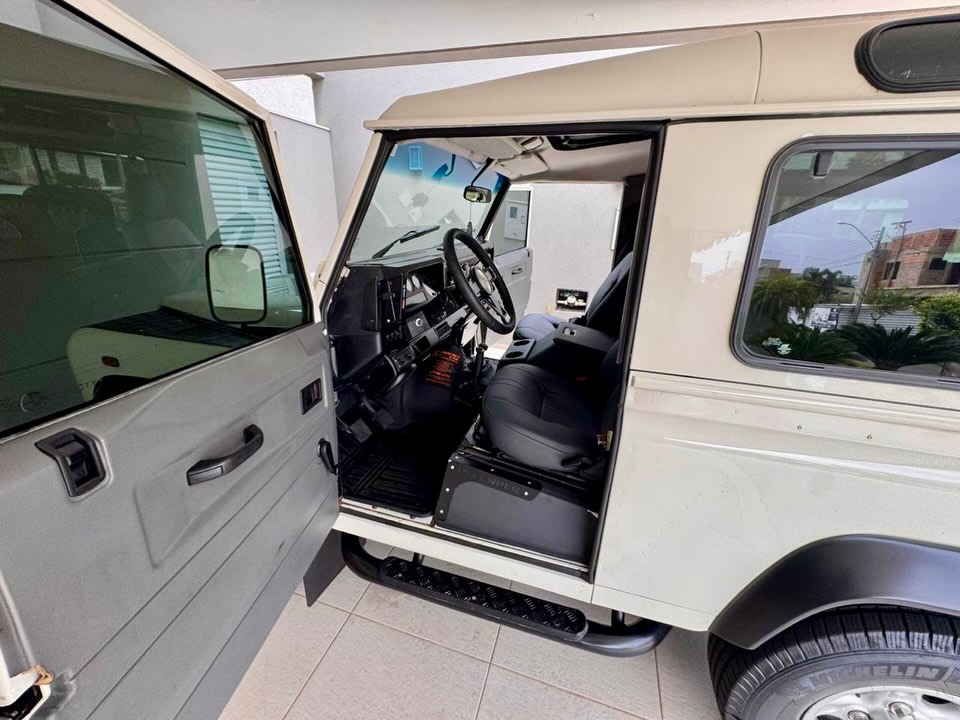 LAND ROVER DEFENDER - Imagem 19