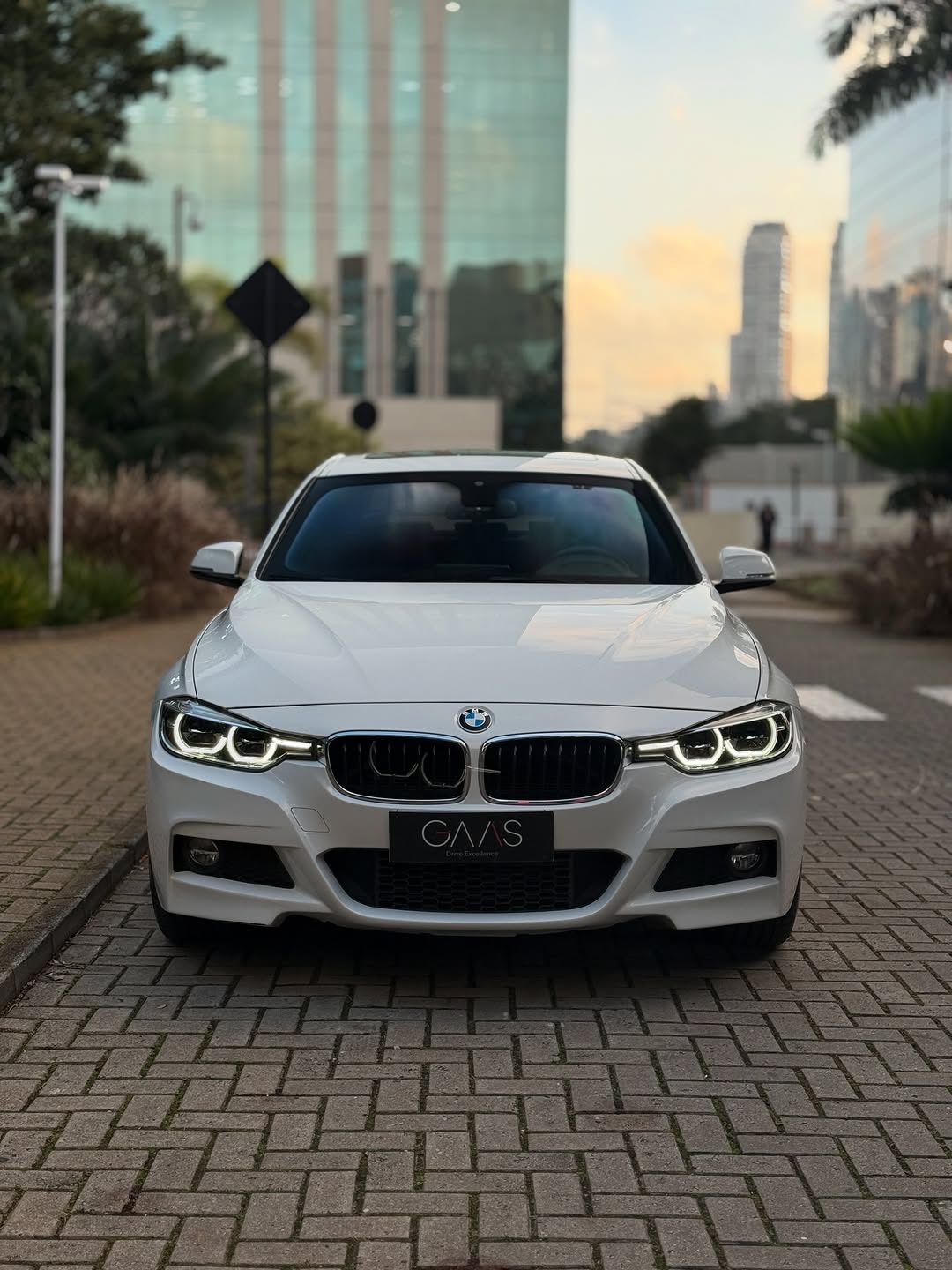BMW 328I M SPORT - Imagem 2