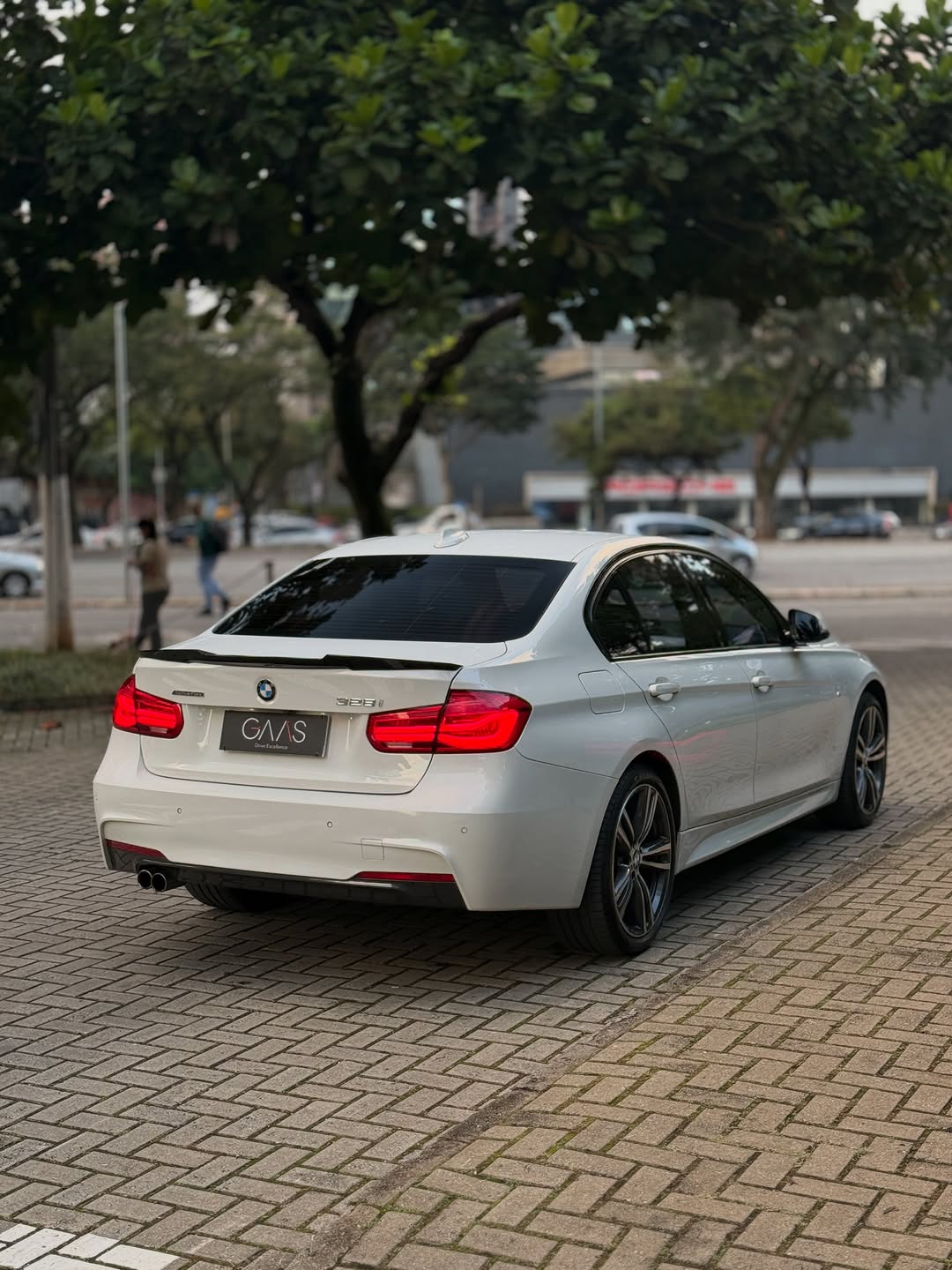 BMW 328I M SPORT - Imagem 4