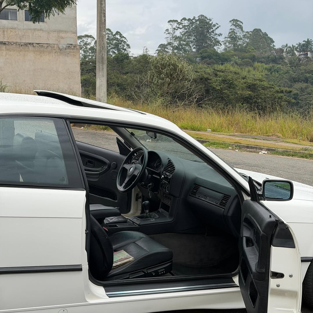 BMW 325I - Imagem 10