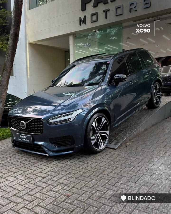 VOLVO XC90 T8 RECHARGE ULTIMATE DARK