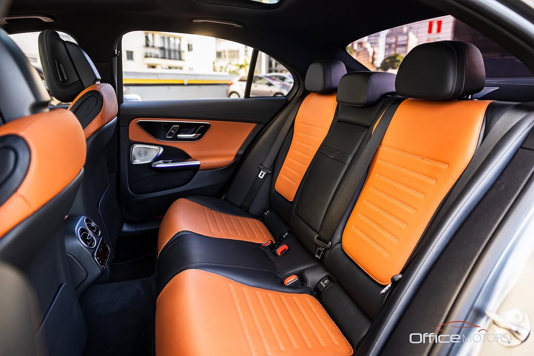 MERCEDES-BENZ C300 AMG LINE - Imagem 10