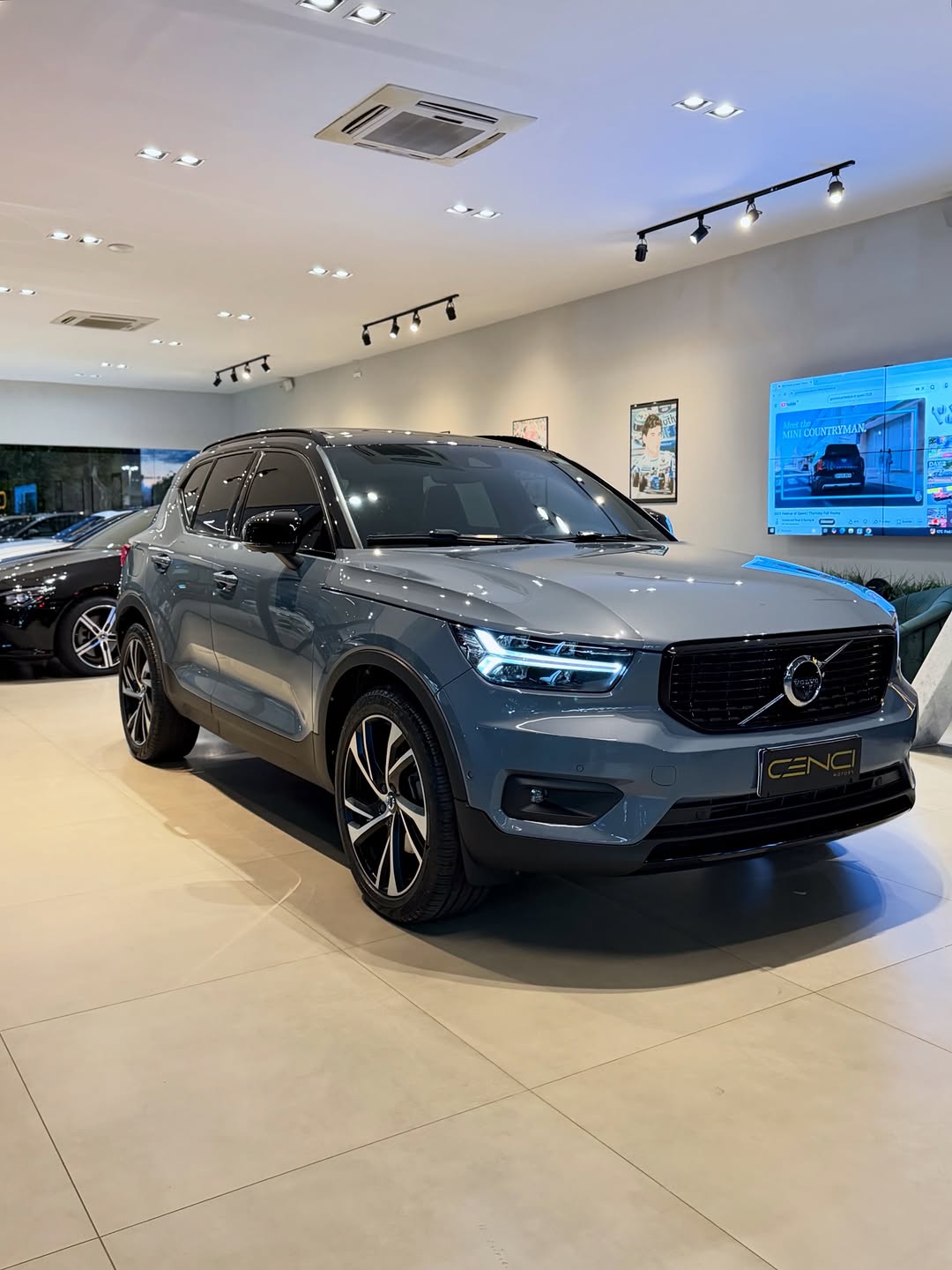 VOLVO XC-40 R-DESIGN - Imagem 2