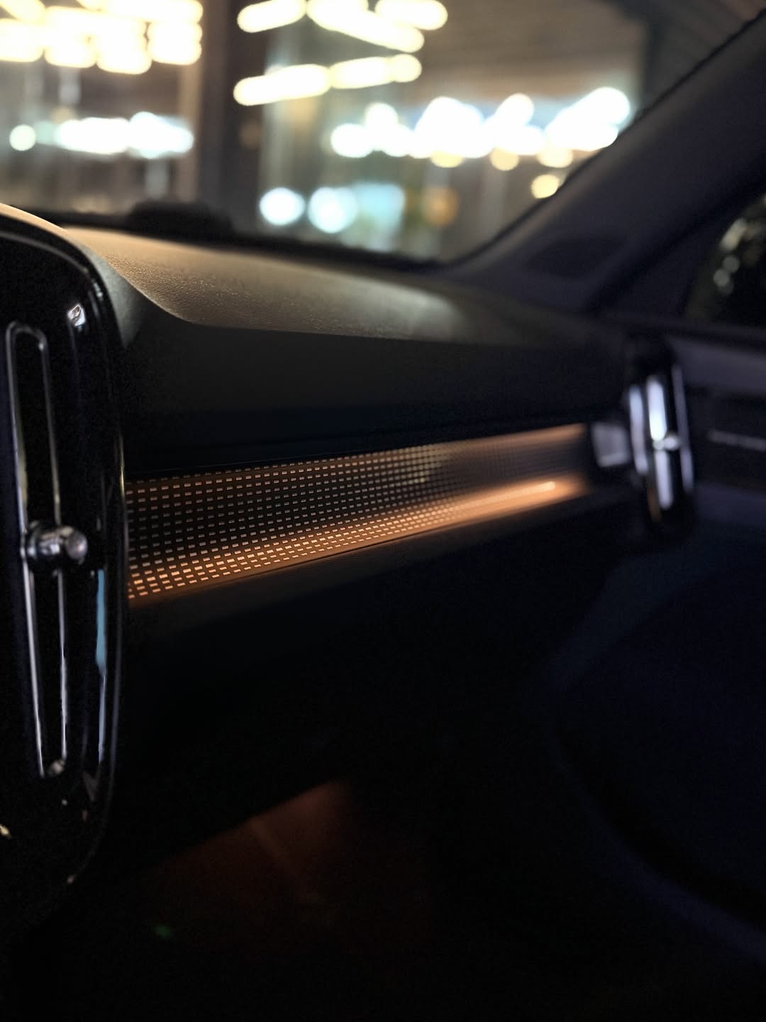VOLVO XC-40 R-DESIGN - Imagem 11