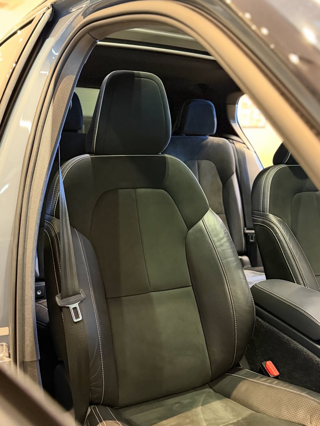 VOLVO XC-40 R-DESIGN - Imagem 15