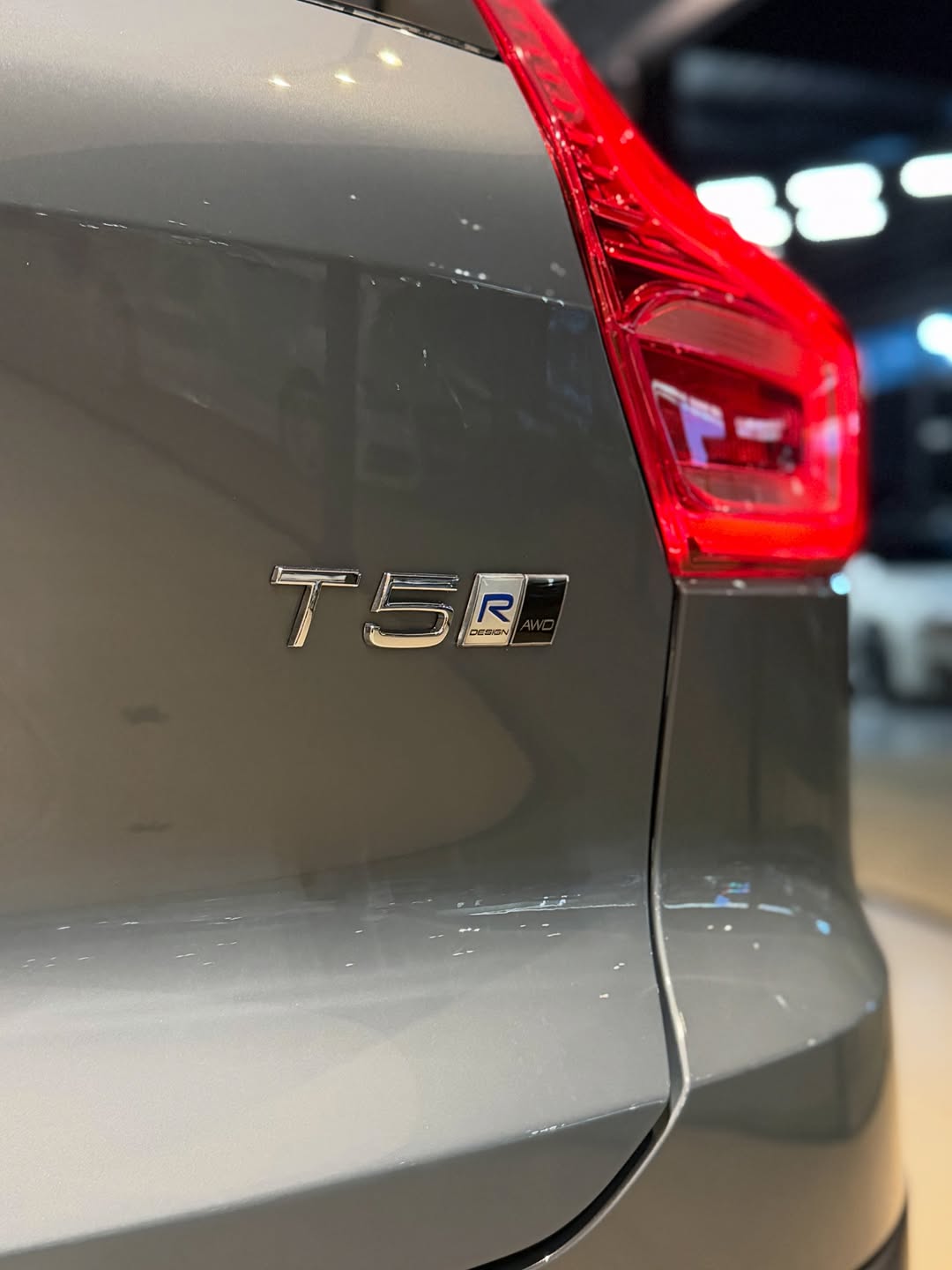 VOLVO XC-40 R-DESIGN - Imagem 18