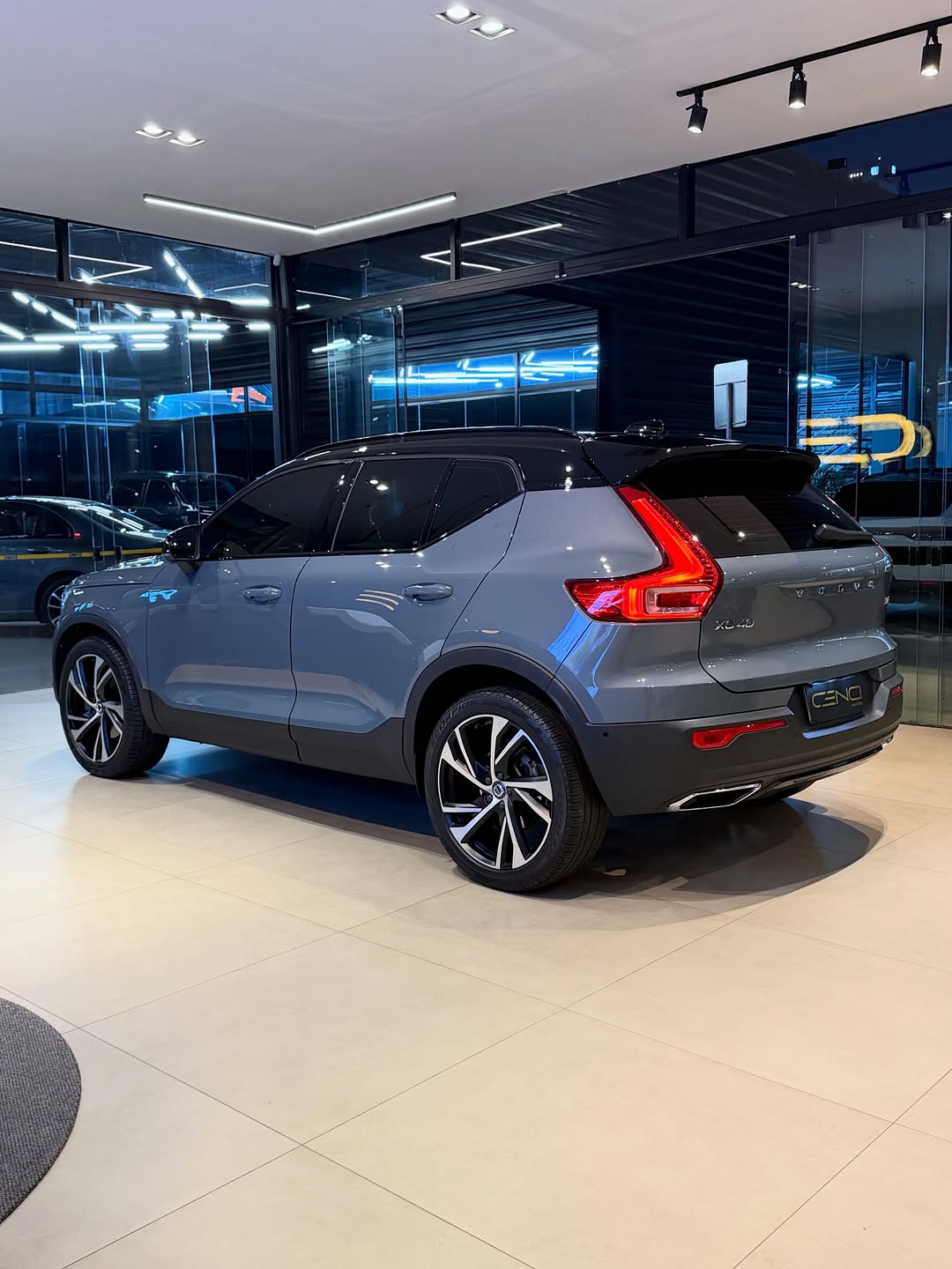 VOLVO XC-40 R-DESIGN - Imagem 4