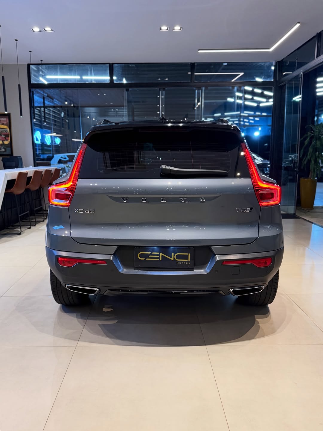 VOLVO XC-40 R-DESIGN - Imagem 5