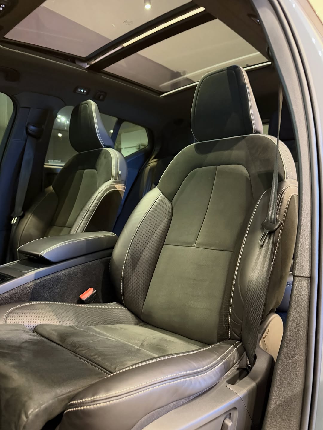 VOLVO XC-40 R-DESIGN - Imagem 7