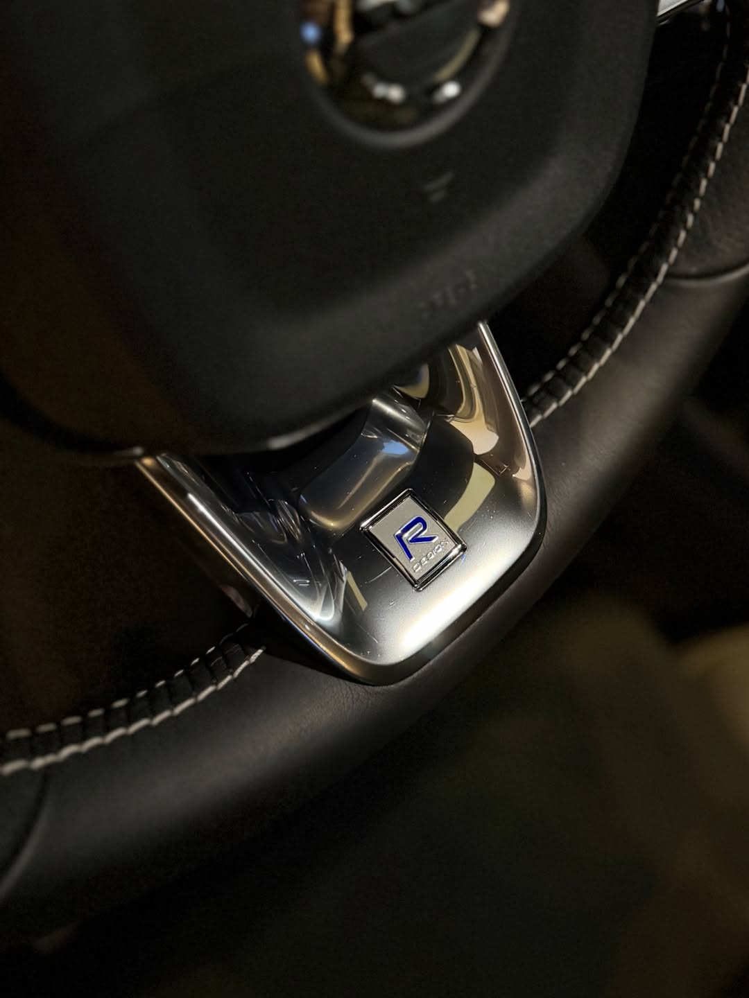 VOLVO XC-40 R-DESIGN - Imagem 10