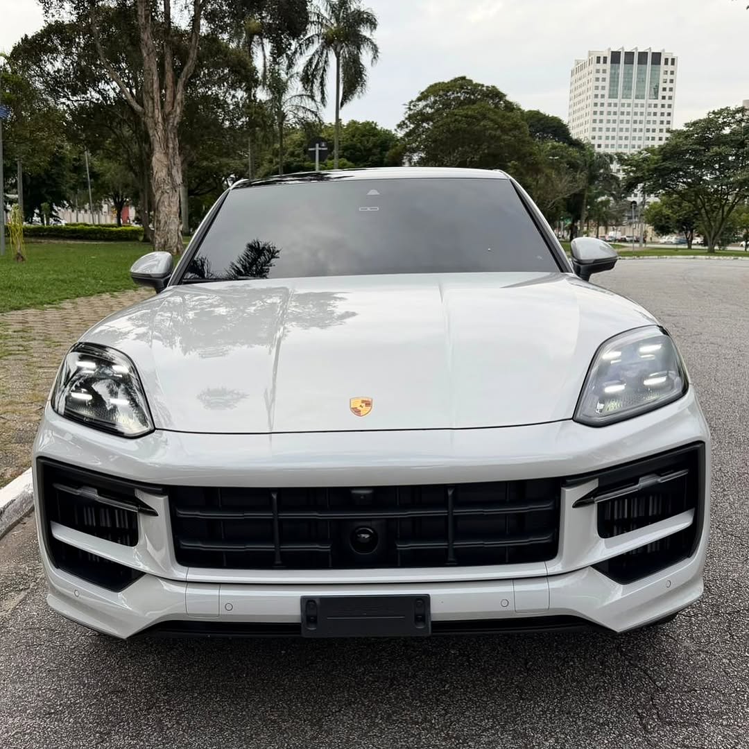 PORSCHE CAYENNE S E-HYBRID - Imagem 11