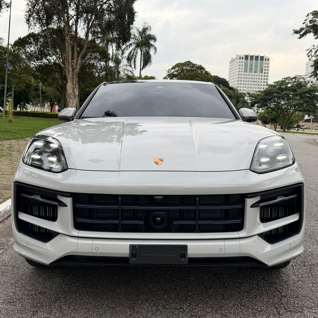 PORSCHE CAYENNE S E-HYBRID - Imagem 3
