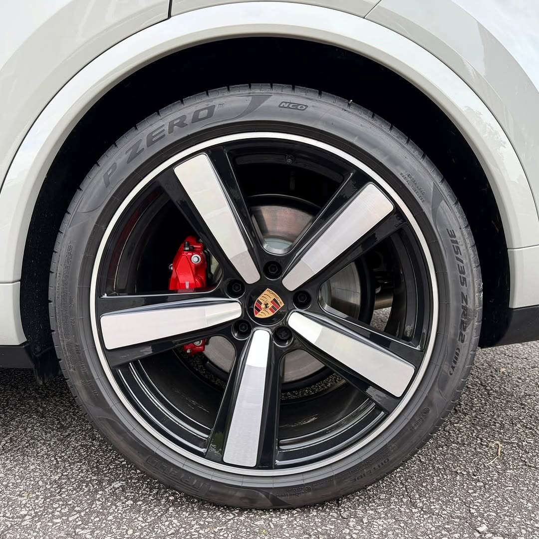 PORSCHE CAYENNE S E-HYBRID - Imagem 4