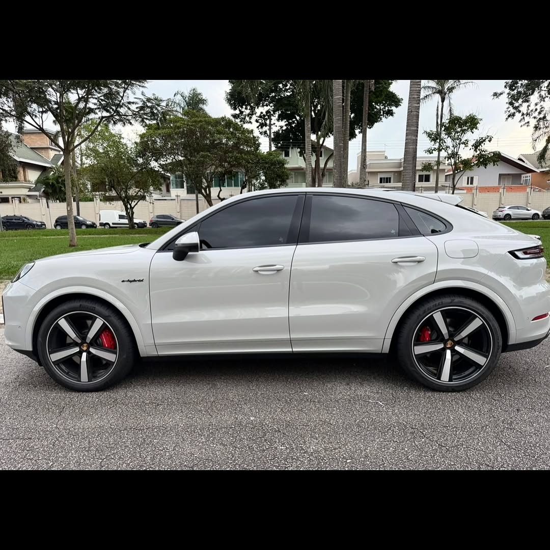 PORSCHE CAYENNE S E-HYBRID - Imagem 9
