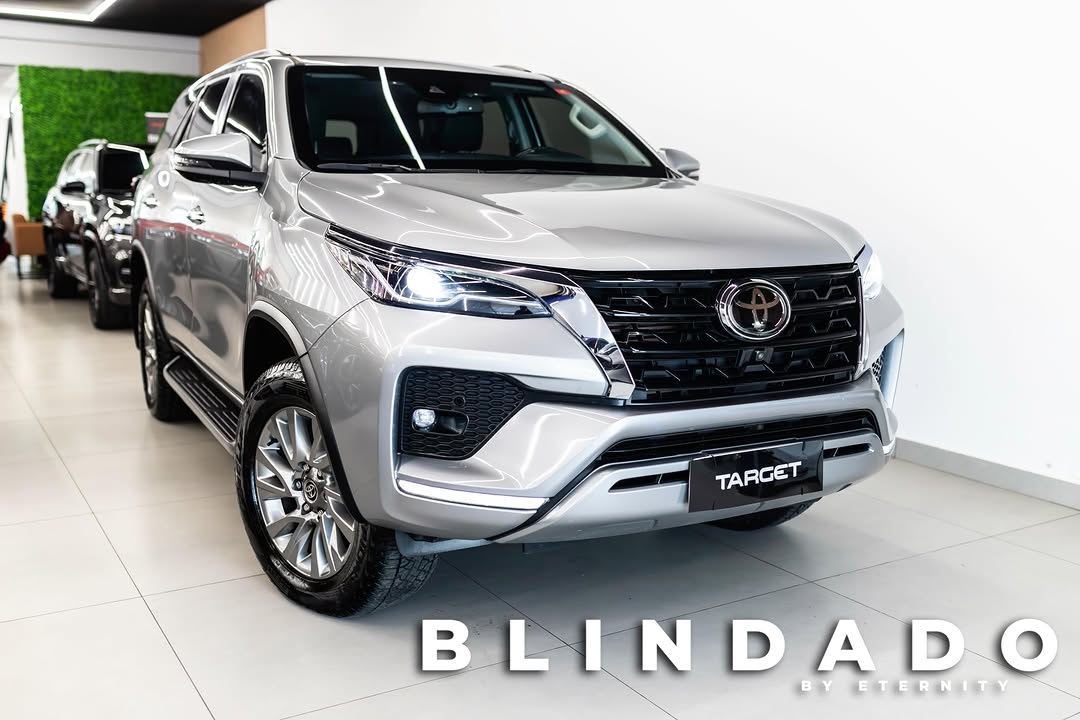 TOYOTA HILUX SW4 SRX - Imagem 1
