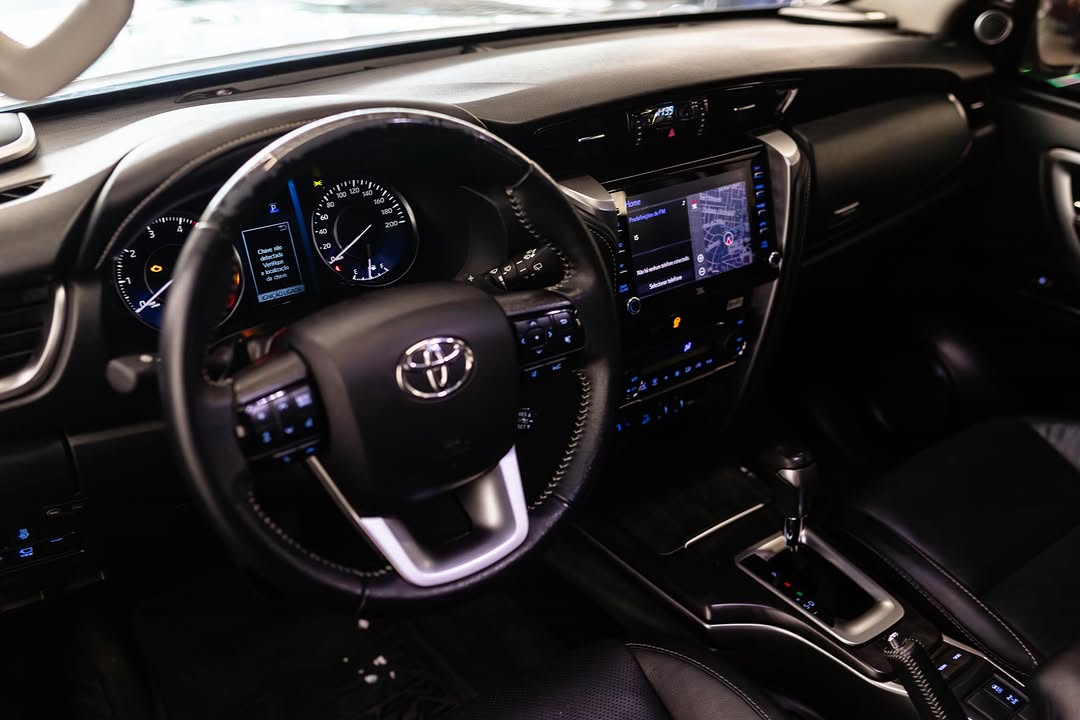 TOYOTA HILUX SW4 SRX - Imagem 4