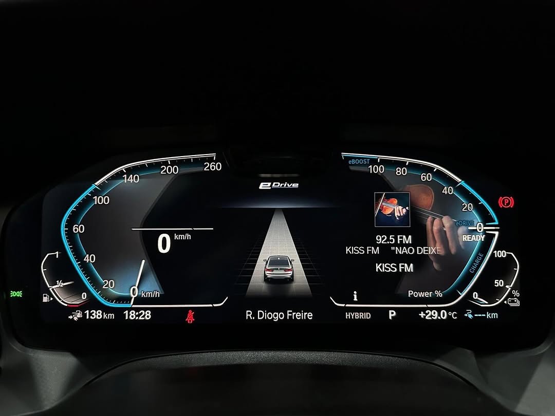 BMW 330E M SPORT - Imagem 8
