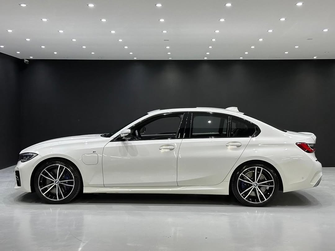 BMW 330E M SPORT - Imagem 9
