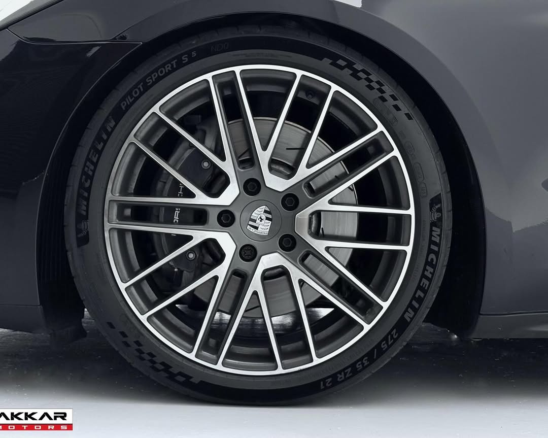 PORSCHE PANAMERA 4 E-HYBRID - Imagem 4