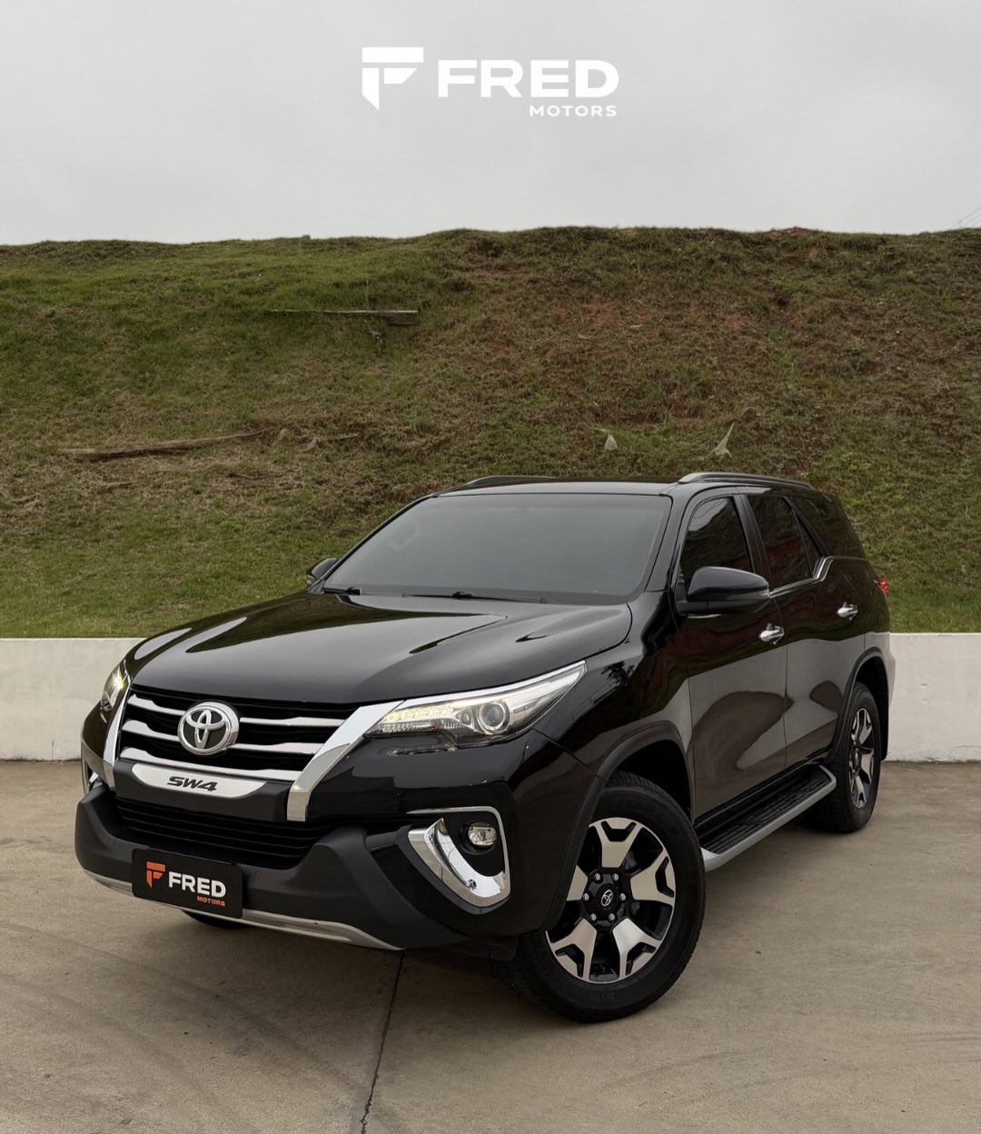 TOYOTA HILUX SW4 SRX DIAMOND - Imagem 1